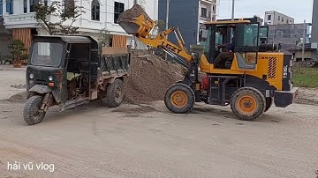 Máy súc lật múc cát lên công nông ba bánh vận chuyển cát xây dựng#congnongbabanh