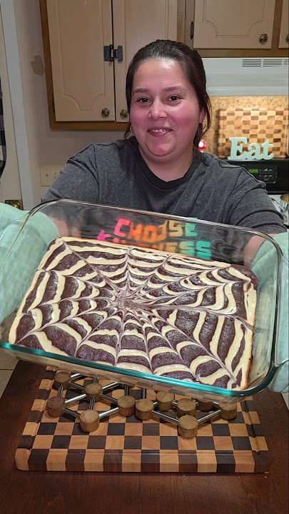 These spiderweb swirl cheesecake brownies are delicious & such a fun idea for Halloween! 🙂