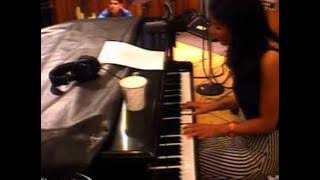 Marina and the Diamonds - Numb (KCRW Acoustic Session 08/07/2010) 4