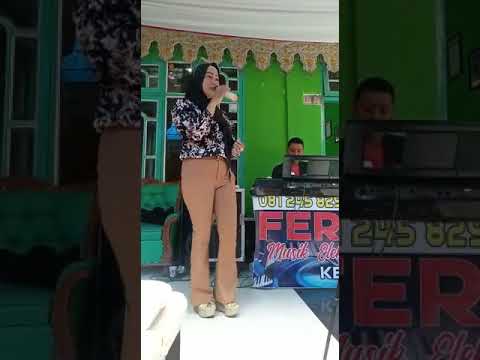 WOW LIVE LAGI COVER SETANGKAI BUNGA PADI PARTY KOLAKA.BY RITA SIMILIKITY