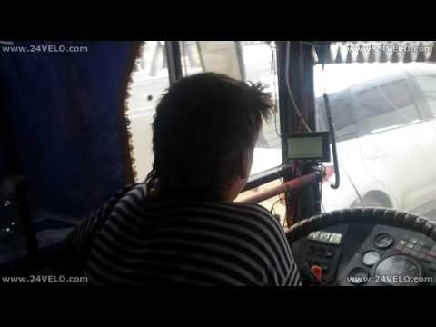 12.01.2016 - Красноярск. Хитрый водитель автобуса 56 маршрута курит за рулем. 12.01.2016 - Красноярск. Хитрый водитель автобуса 56 маршрута курит за рулем.