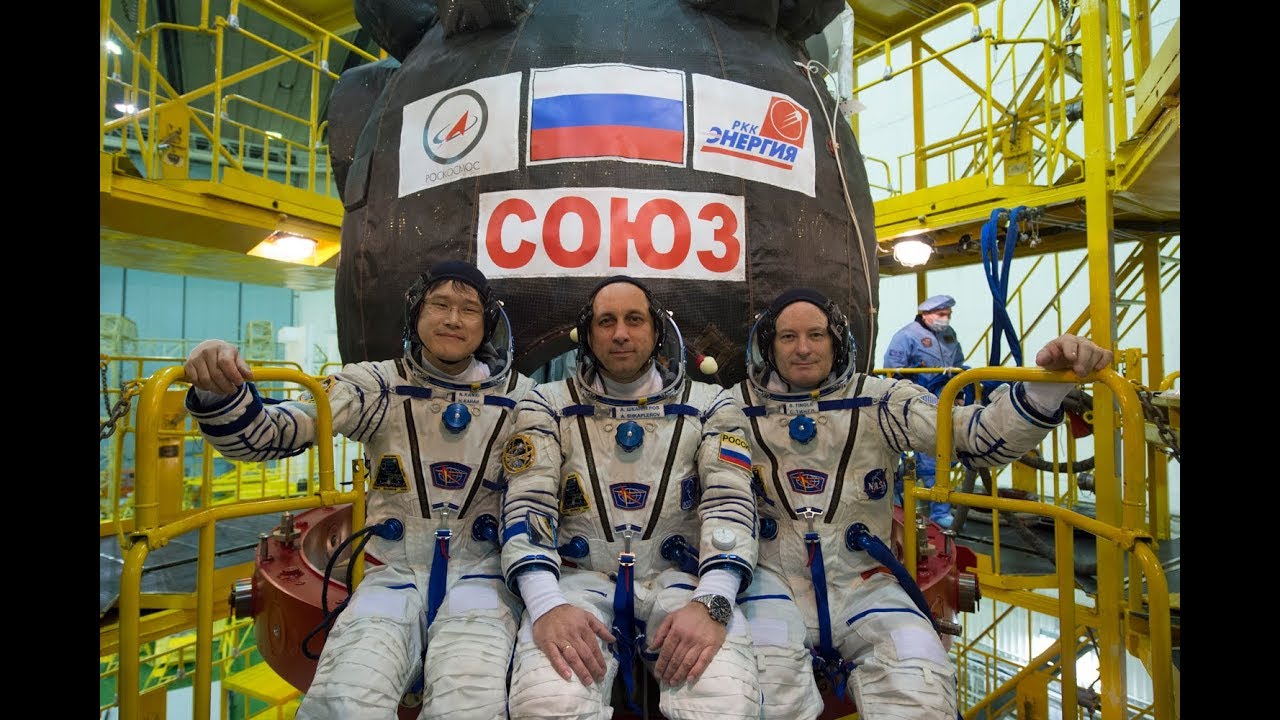 Основной и дублирующий экипажи МКС-54/55 провели «примерку» ТПК «Союз МС-07»