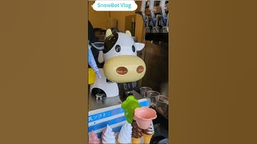 different robots delivery food #robot #robotics #shorts #servicerobot