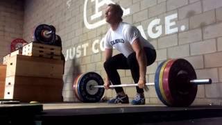 Clean pull at 95% with pause at knee