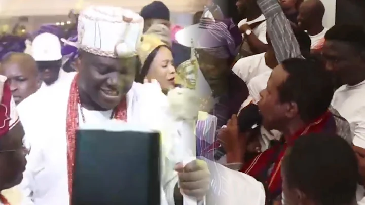 OONI OF IFE TURN TO COMEDIAN AS HE CALLED SUNNY ADE SMALL BODY BIG ENGINE AT A WEDDING PARTY