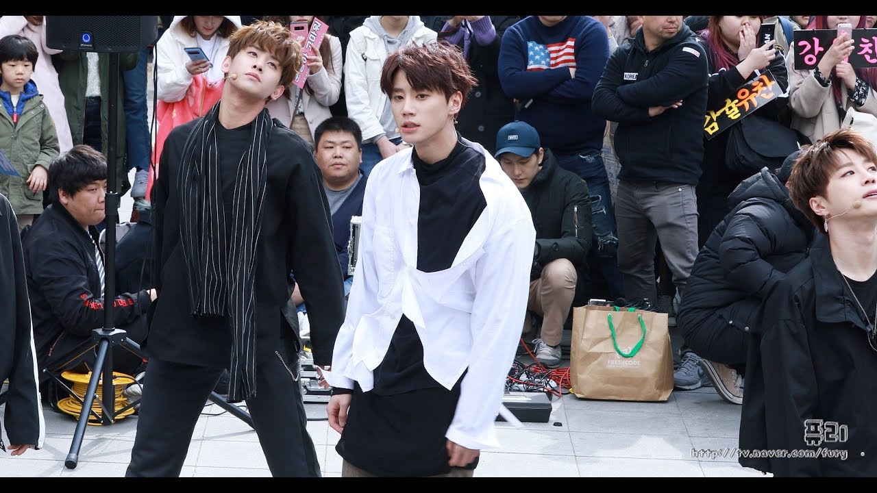 180407 유앤비(UNB) 준 - ONLY ONE (신촌 데뷔무대 버스킹 공연)