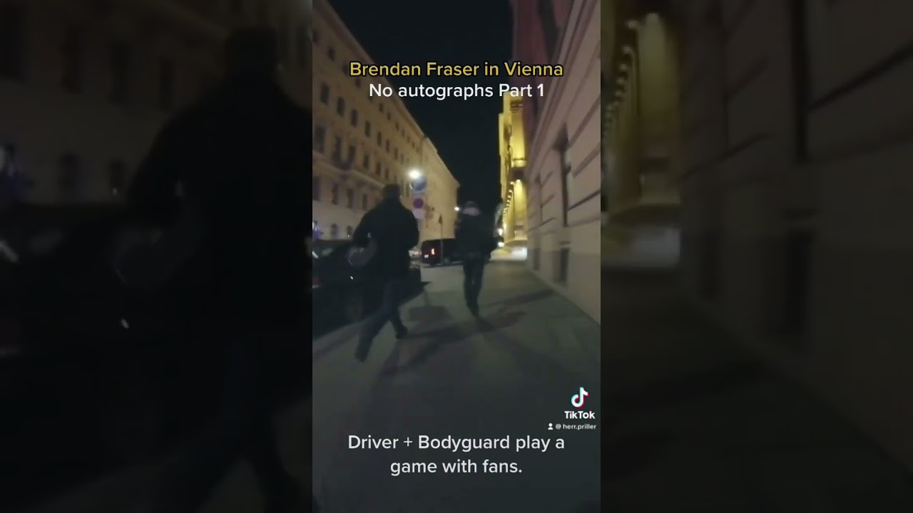 Brendan Fraser not signing autographs in Vienna