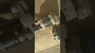 صيانة  رافعة شوكية محرك isuzu سنة  2014 عندها مشكلة في gear pump hydraulic