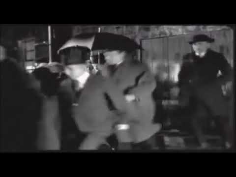 ESCENAS FABULOSAS DE CHAPLIN. ¡NO PUEDO SUBIR AL TRANVÍA!