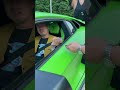 免許証出すの拒む職人