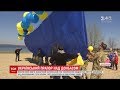 Волонтери і військові запустили на окуповані території український прапор на повітряних кулях