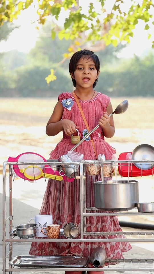 Aaj kya Banau ? Indian kitchen #shorts #comedyshorts #funnyshorts