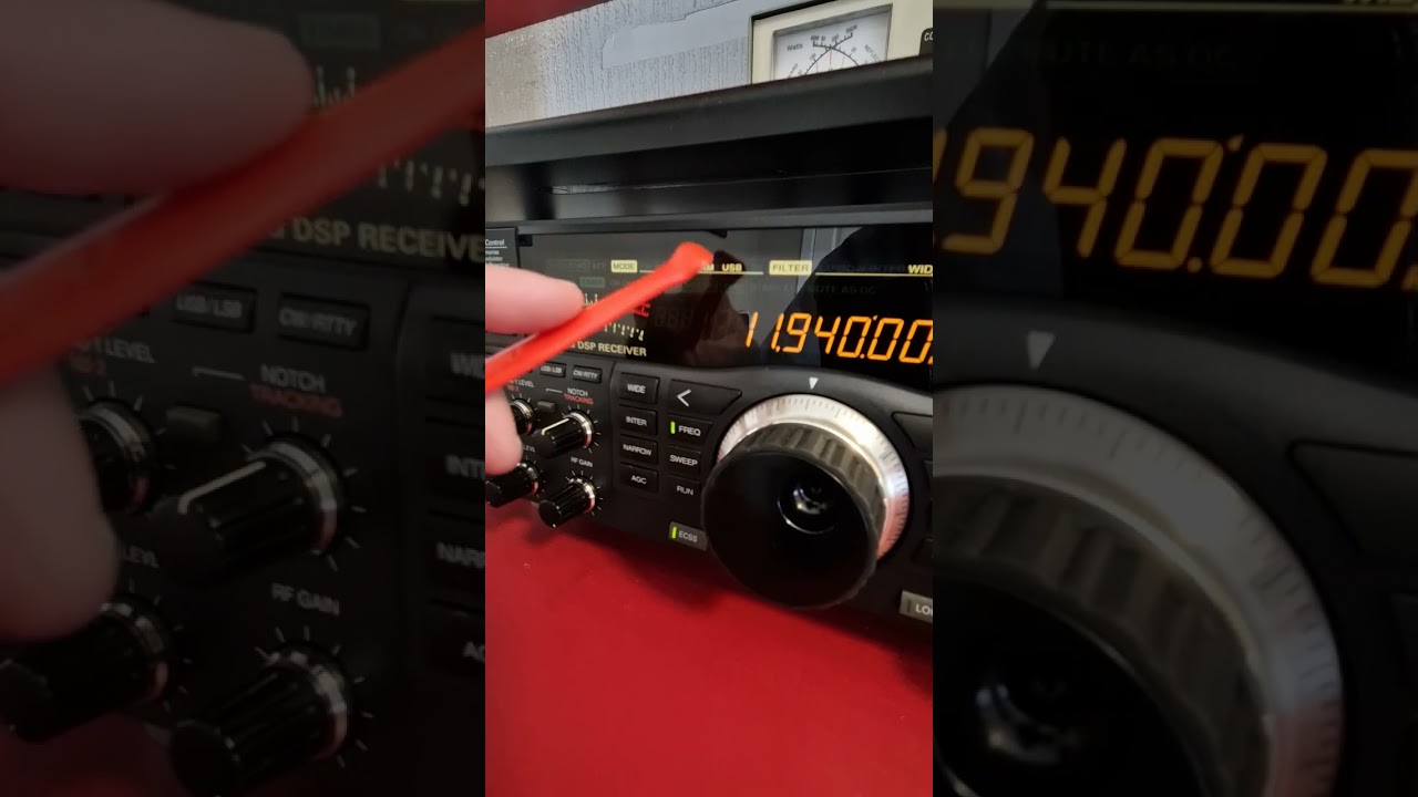 JRC NRD-545 DSP - YouTube