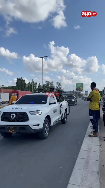 PAREDI  YA YANGA  YASIMAMA KUPISHA MSAFARA WA WAZIRI MKUU KASSIM MAJALIWA.
