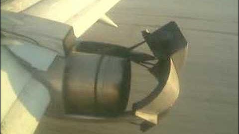 old school Boeing 737-200 CLASSIC JT-8 reverse thrust