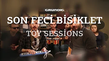 Son Feci Bisiklet - Feel Good Inc. [Gorillaz Cover] / #akustikhane Toy Sessions