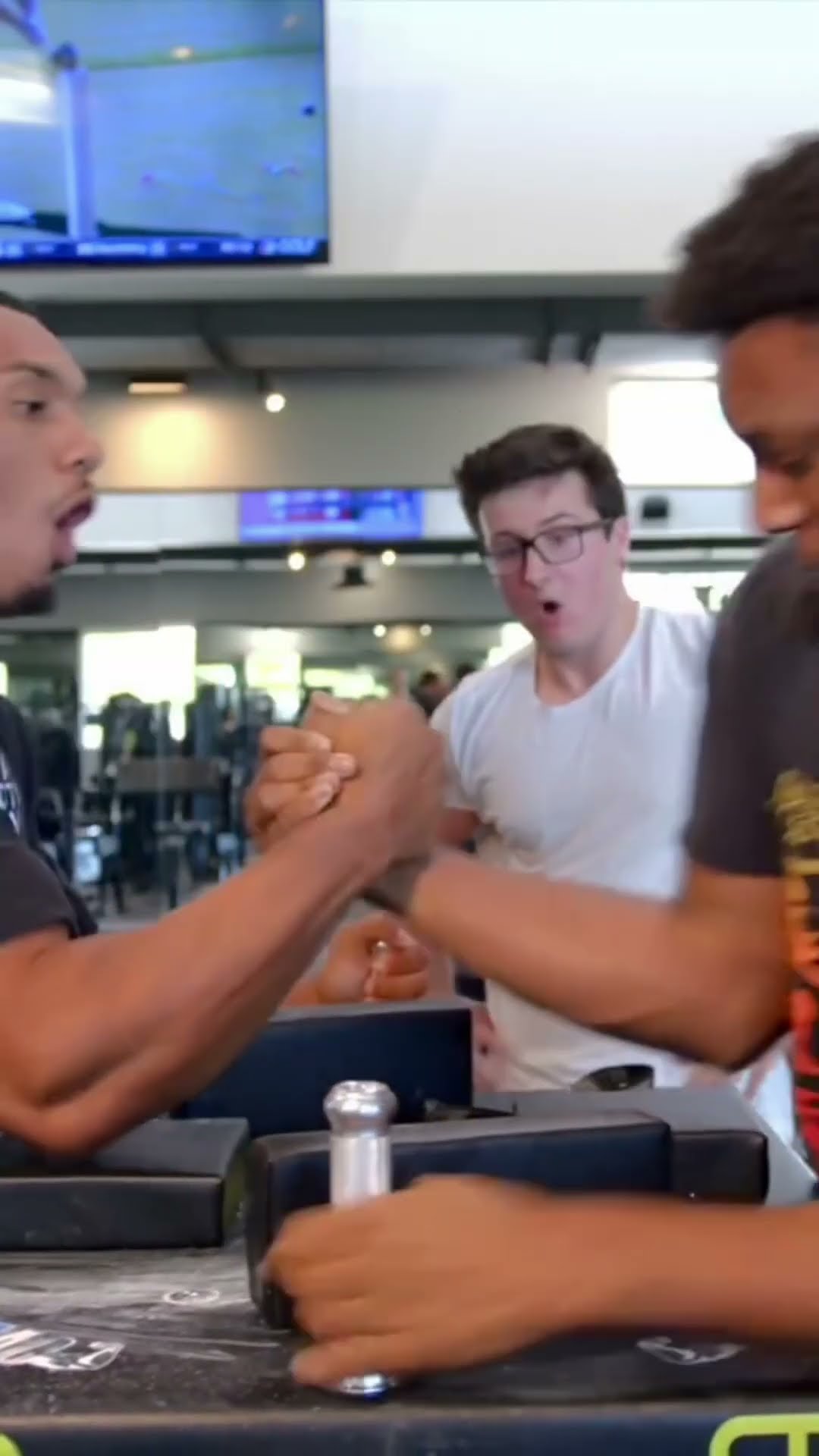 Oh wow ?  don’t arm wrestle guys it’s not worth it ?