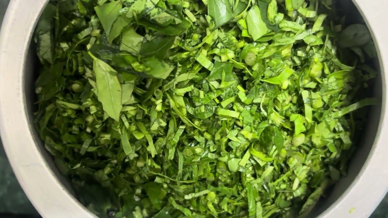 Sarsoo da saag tae makki di roti full recipe coming soon🤩