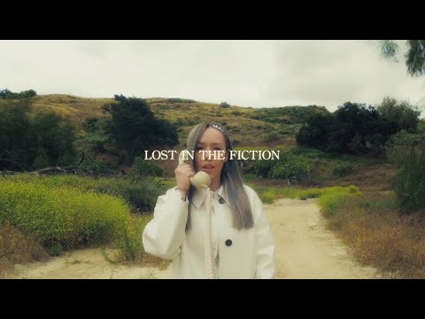 LUNA AURA - LOST IN THE FICTION (Lyric Visualizer)