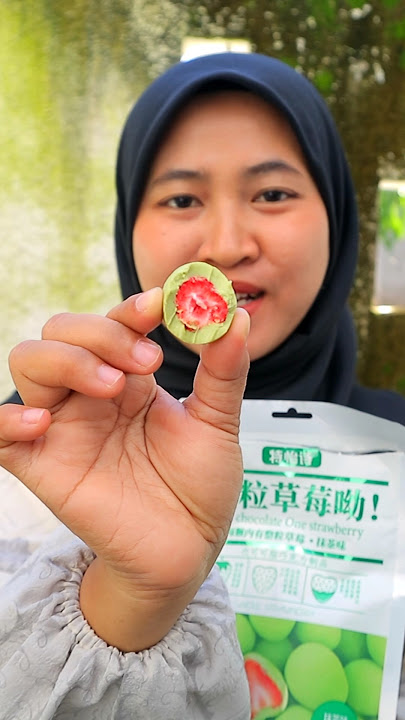 Coklat strawberry #shorts #snacks #chocolate