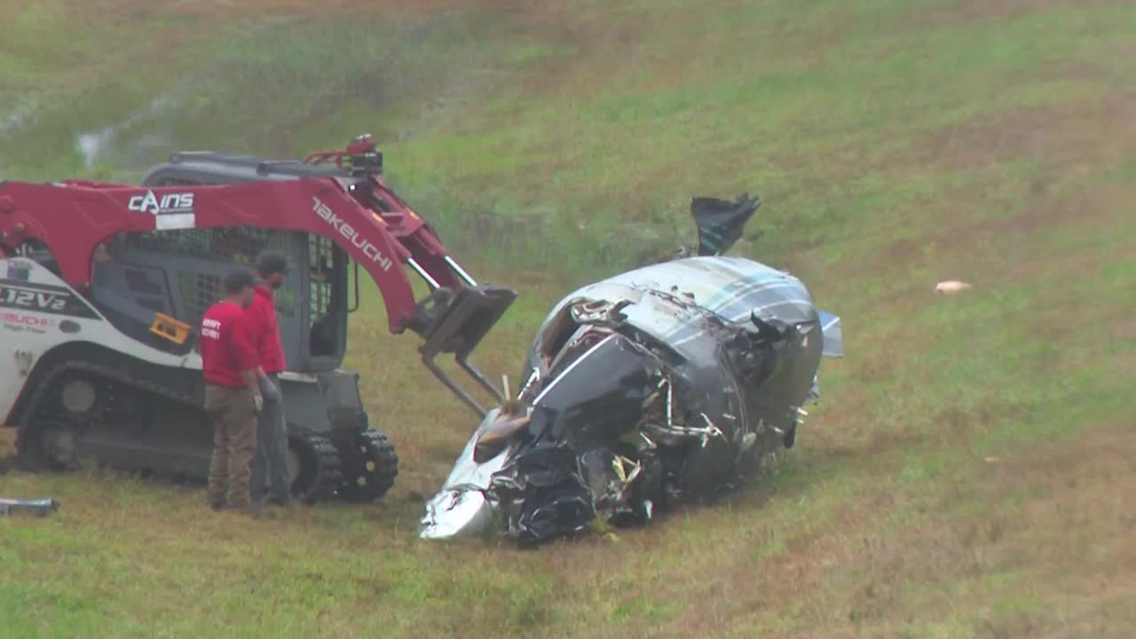 Wreckage of fatal plane crash removed from highway - YouTube