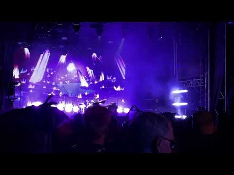 Tash Sultana - pretty lady (live in Berlin, 02.09.2022)