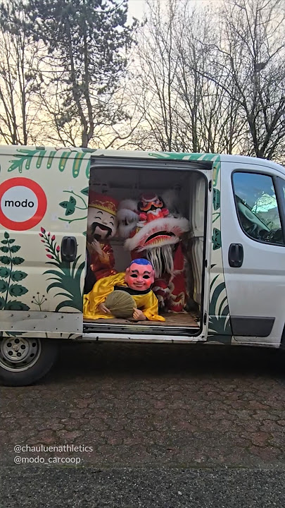 Get in loser, we’re going lion dancing! 🦁 #LunarNewYear #liondance #chinesenewyear #YearOfTheSnake