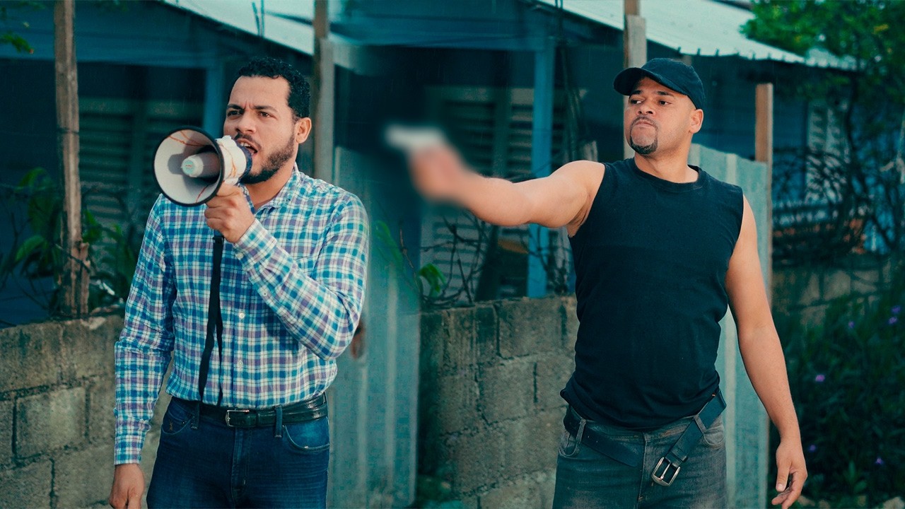 Dios es real decia delante de todos hasta que El jefe de la banda le salio al encuentro.