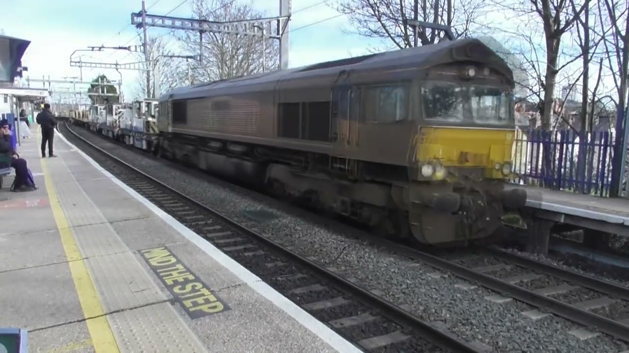 Freight trains @ Reading West & Main 17th Febuary 2026