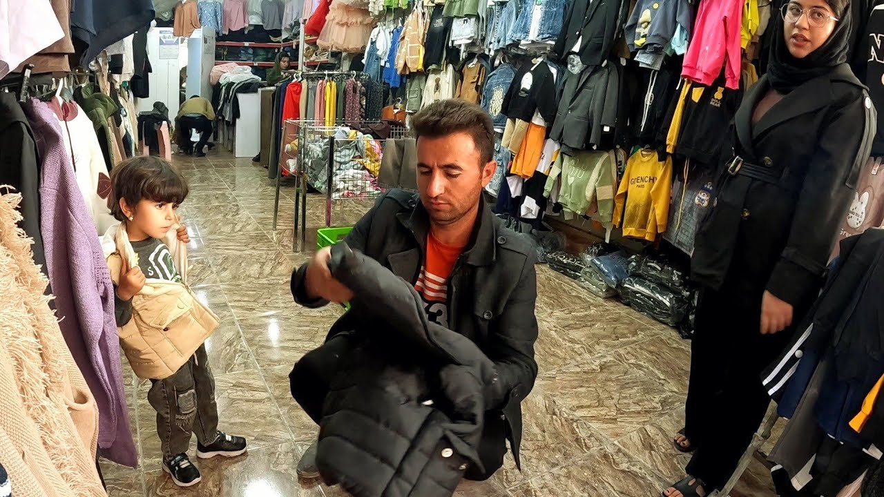 A day in the life of Pia and her daughter; buying clothes at the market