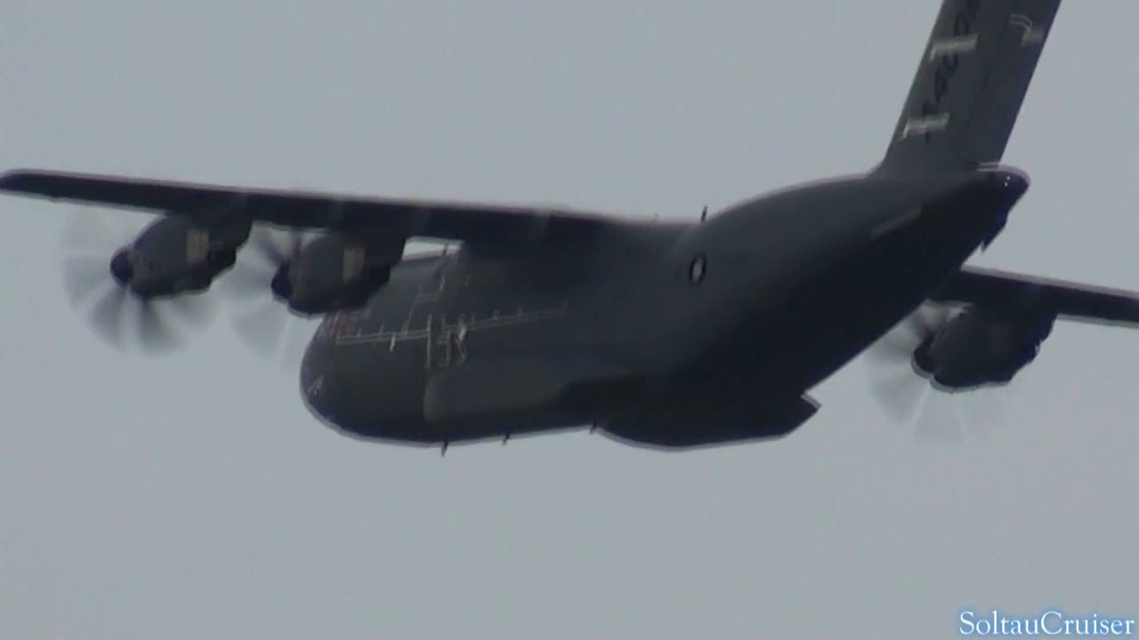 airbus a220 Airbus A400M First Highspeed Fly-By (Air Display Demonstration World Premiere) at Berlin Schoenefeld