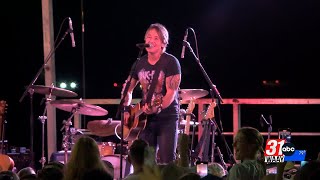 Keith Urban Holds Surprise Concert at Buc-ee's in Athens