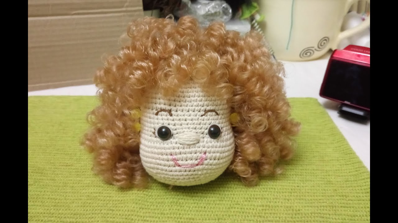 Como poner PELO SINTETICO RIZADO a las muñecas Versión (DIESTRO)