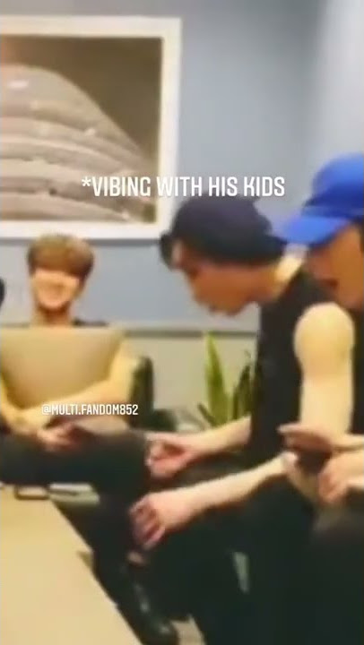 THEY ONLY LISTEN TO HIM WHEN HE PULLS OUT HIS LEADER CARD #straykids #bangchan #hyunjin #HAN #felix