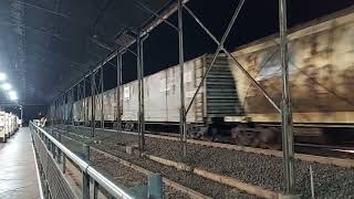 Trem Da Mrs Logística S.a. Cruzando Com Trem Da Rumo Logística Graneleiros