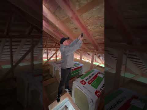 Кровля из доски естественной влажности #кровля #монтаж #строительство #shorts