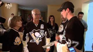Sidney Crosby Personally Delivers Tickets 9/9/13