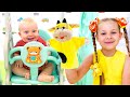 Diana y Roma juegan con Baby Oliver | Los mejores videos con el hermano pequeño