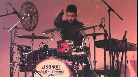 Echa Soemantri (Indonesian Drumer) - Playing Drum and Piano Together