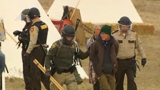 More than 140 arrests at violent Dakota Access Pipeline protests