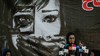 Afghan women, girls fear return to 'dark days' as Taliban enter Kabul • FRANCE 24 English