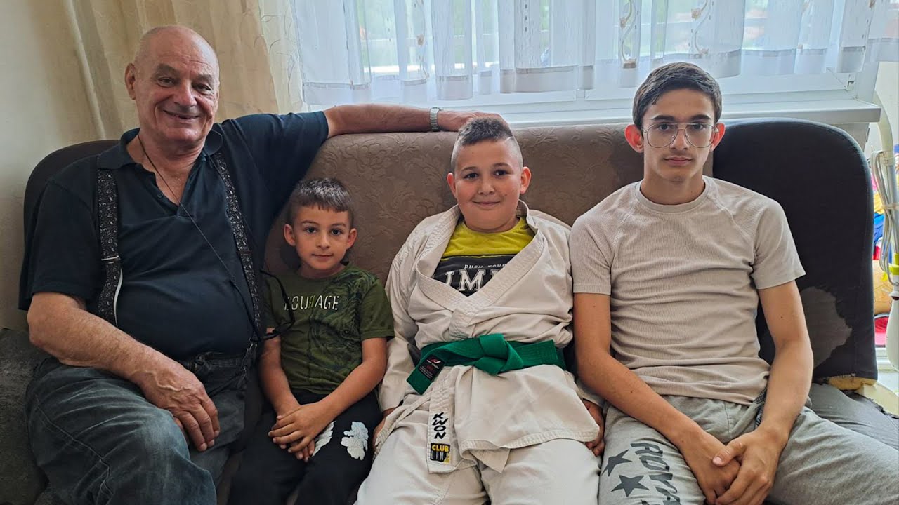 Roditelji ih napustili, djed preuzeo brigu o njima!