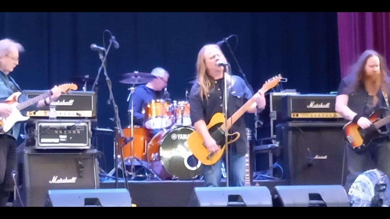 P.MOBIL : Élsz - e még ?    2025.12.30.   Csepeli Munkásotthon