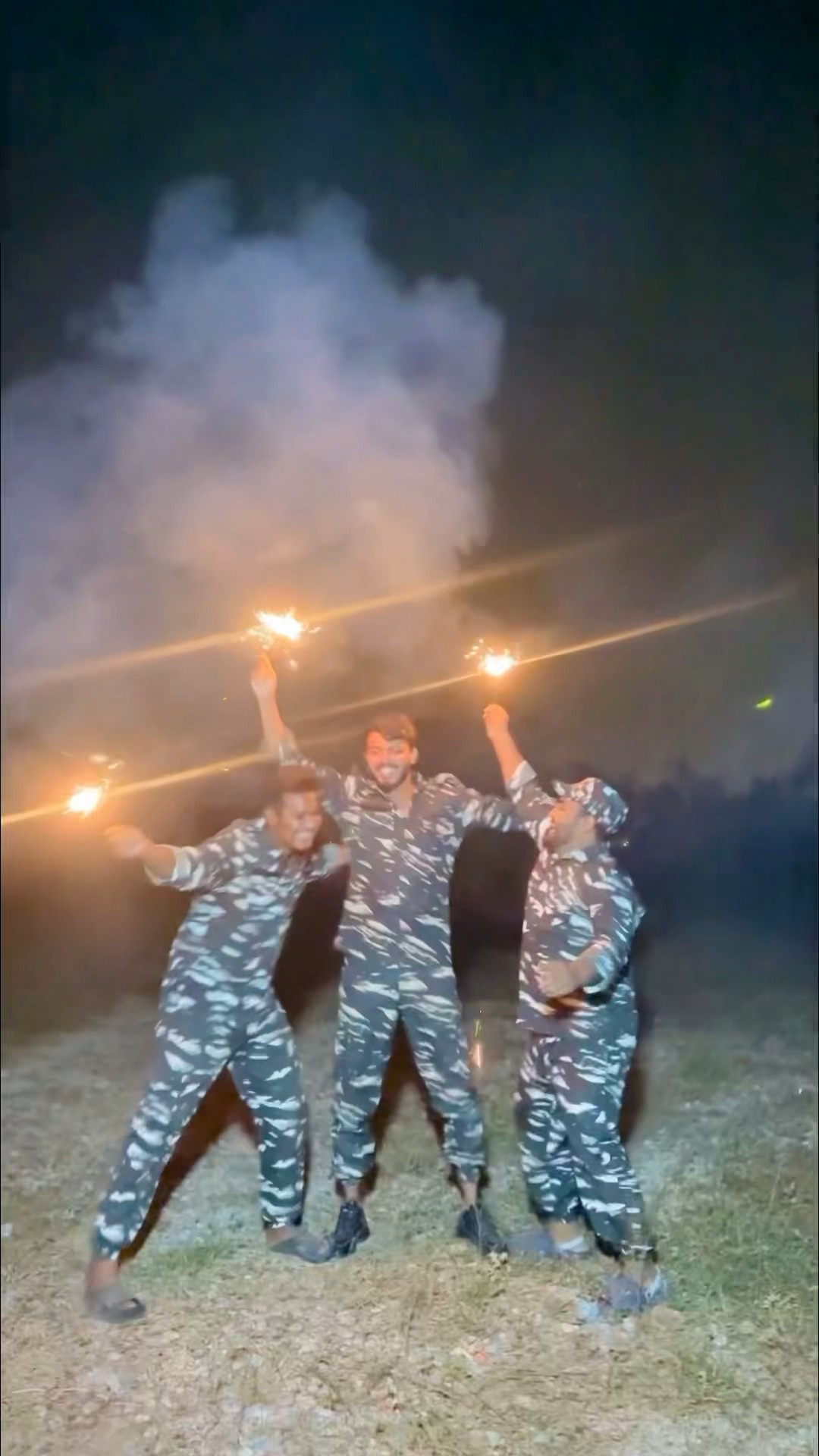 फ़ॉजी भाइयो की दिवाली ?❤️ #foryou #army #indianarmy #diwali #shortsfeed #happydiwali #foji #message