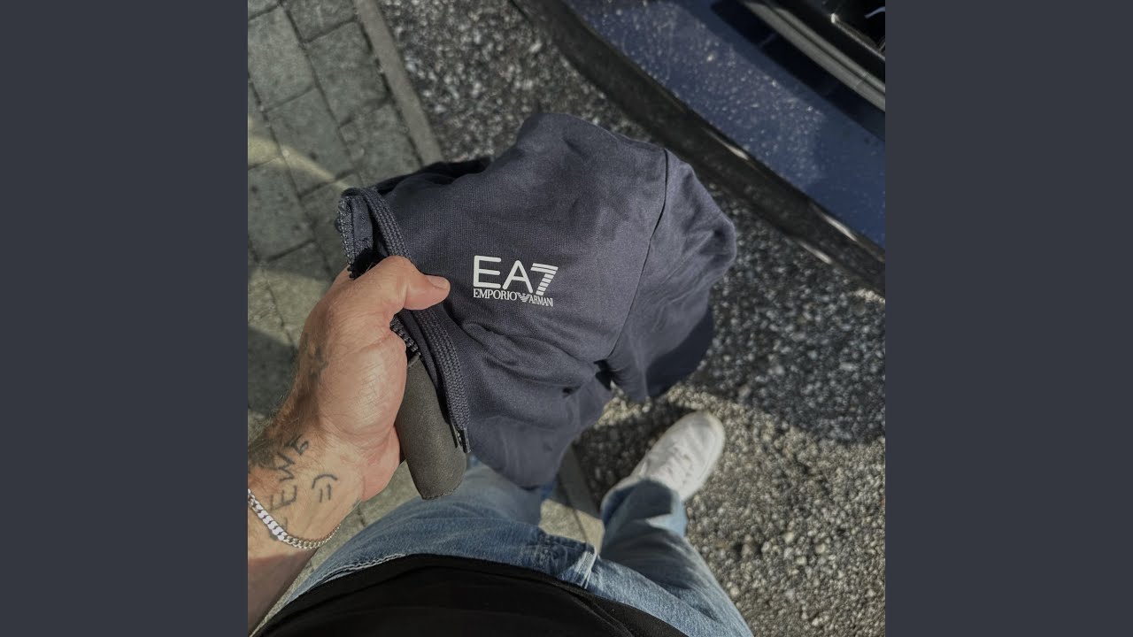 Mira EA7 en YouTube Mira EA7 en YouTube