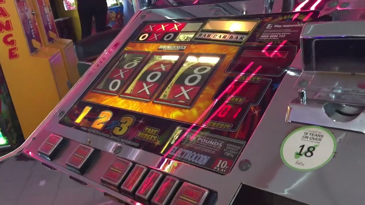 OXO REVOLUTION -  RARE UK FRUIT MACHINE - FEATURES -  2025 UK ARCADES SANDOWN PIER