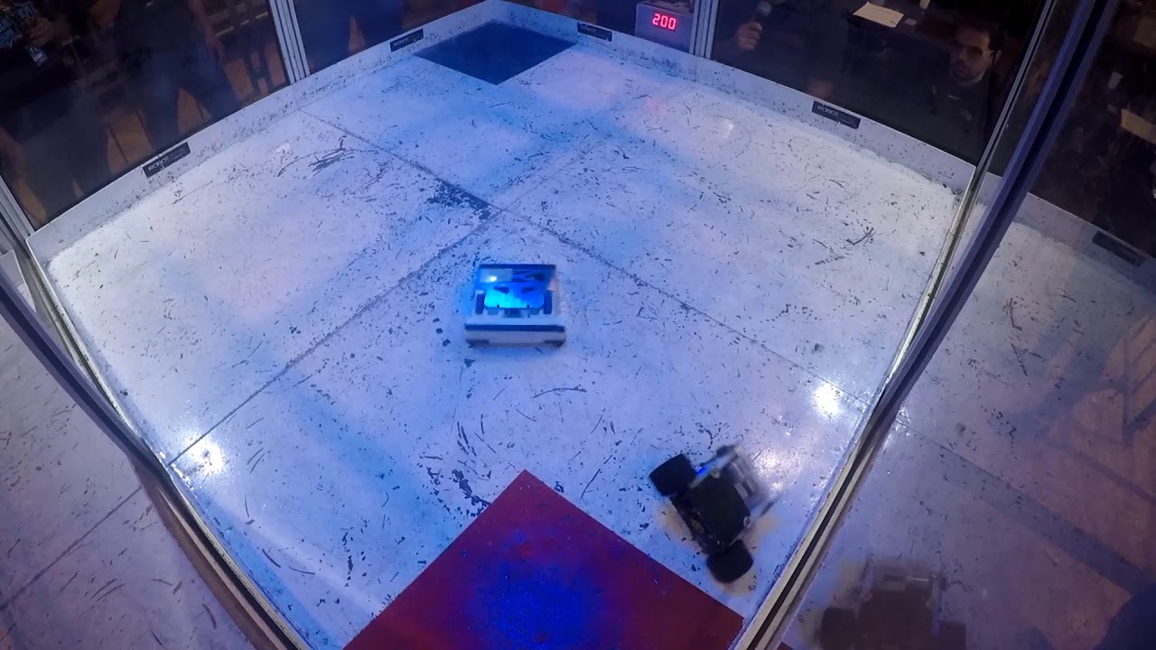 Beetleweight(3lb - 1,36kg) - Combatinho(Eq. Sucatao) x Mini Touro(Riobotz)