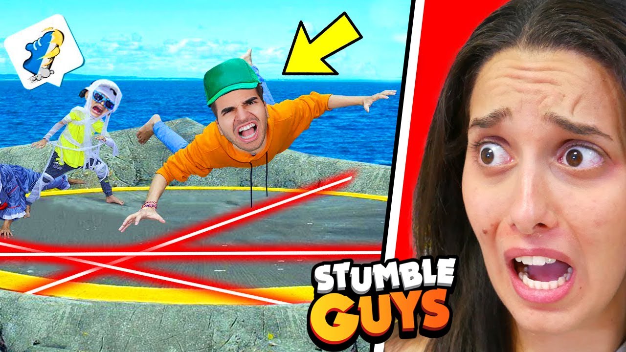 GIOCHIAMO AL GIOCO DA TAVOLO GIGANTE DI STUMBLE GUYS NELLA VITA REALE