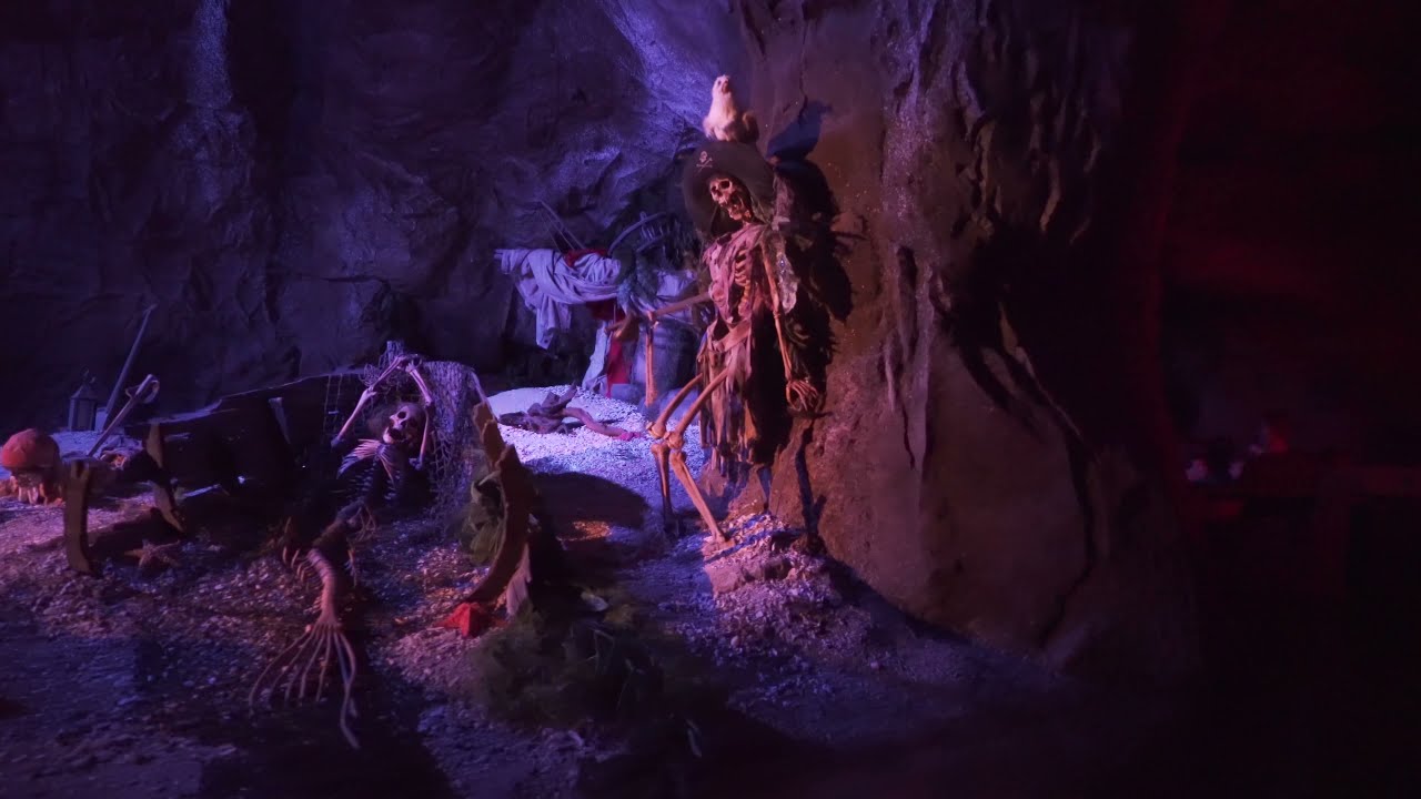 2016 Disney World | Magic Kingdom Pirates of the Caribbean Ride POV 4K | FL Attractions 360