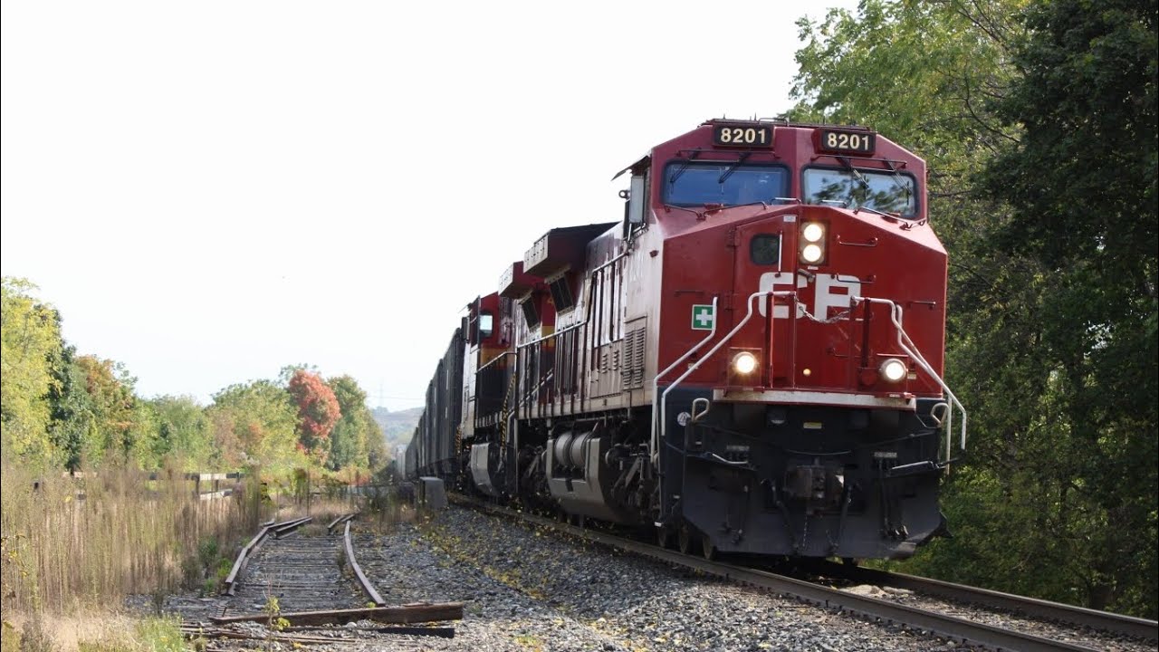 CP 239 - CP 8201 West at Galt yard - YouTube